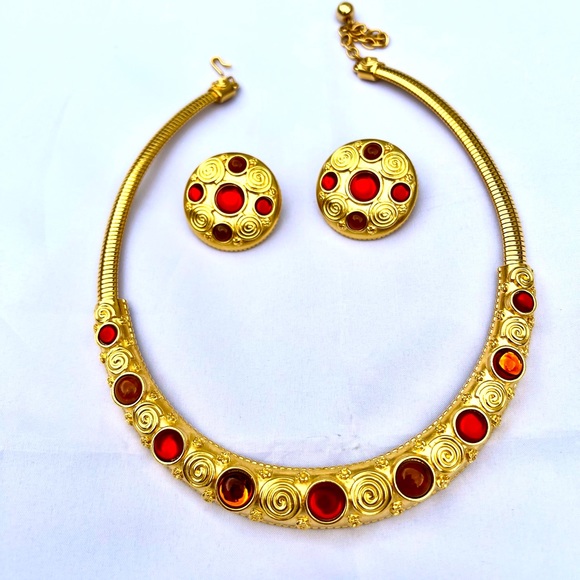 Unbranded Jewelry - Gold Tone Choker Red and Maroon Glass Stones With Earrings